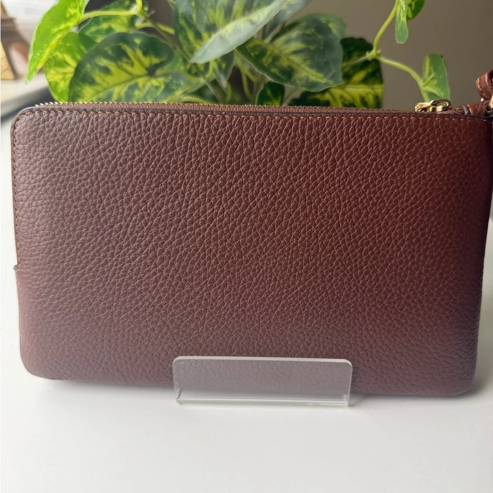 Coach Double zip Wallet in Signature /Wristlet. NWT - Picture 4 of 9